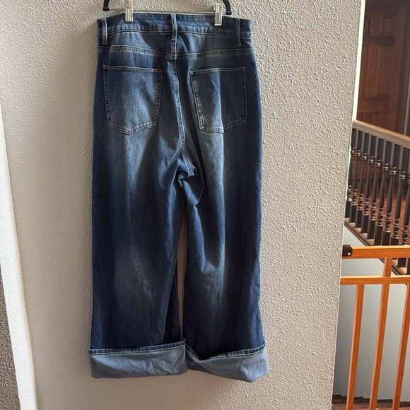 Halara wide leg wide cuff stretch jeans. Excellent condition - Picture 2 of 4